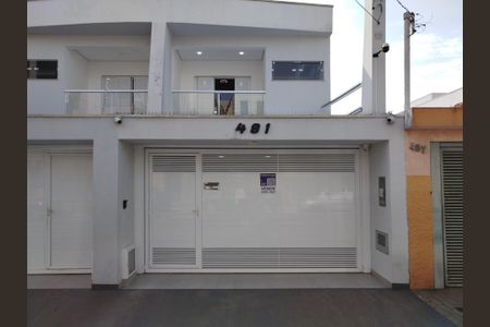 Casa à venda com 200m², 3 quartos e 4 vagas Casa à venda com 200m², 3 quartos e 4 vagasFachada