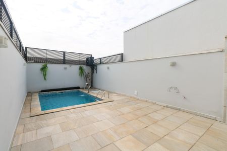 Casa à venda com 200m², 3 quartos e 4 vagas Casa à venda com 200m², 3 quartos e 4 vagasPiscina