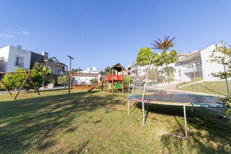 Casa de condomínio à venda com 400m², 3 quartos e 4 vagas Casa de condomínio à venda com 400m², 3 quartos e 4 vagasÁrea comum - Playground