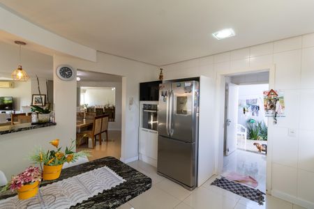 Casa de condomínio à venda com 400m², 3 quartos e 4 vagas Casa de condomínio à venda com 400m², 3 quartos e 4 vagasCozinha
