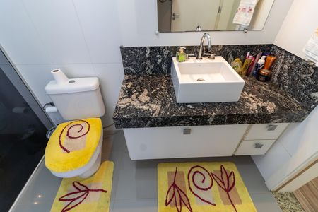 Casa de condomínio à venda com 400m², 3 quartos e 4 vagas Casa de condomínio à venda com 400m², 3 quartos e 4 vagasBanheiro