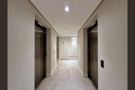 Studio à venda com 25m², 0 quarto e sem vaga Studio à venda com 25m², 0 quarto e sem vagaHall Elevadores