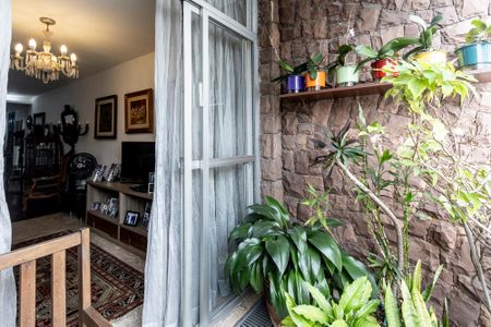 Apartamento à venda com 186m², 3 quartos e 1 vaga Apartamento à venda com 186m², 3 quartos e 1 vagaVaranda