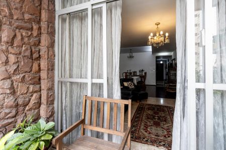 Apartamento à venda com 186m², 3 quartos e 1 vaga Apartamento à venda com 186m², 3 quartos e 1 vagaVaranda