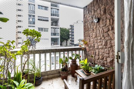 Apartamento à venda com 186m², 3 quartos e 1 vaga Apartamento à venda com 186m², 3 quartos e 1 vagaVaranda