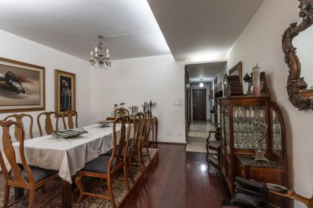 Apartamento à venda com 186m², 3 quartos e 1 vaga Apartamento à venda com 186m², 3 quartos e 1 vagaSala