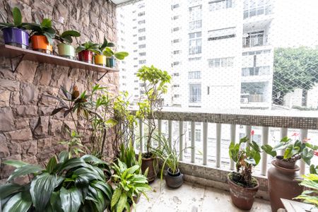 Apartamento à venda com 186m², 3 quartos e 1 vaga Apartamento à venda com 186m², 3 quartos e 1 vagaVaranda