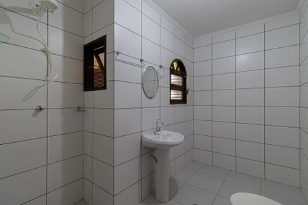 Casa à venda com 275m², 6 quartos e 3 vagas Casa à venda com 275m², 6 quartos e 3 vagasCasa 4 - Banheiro Suíte