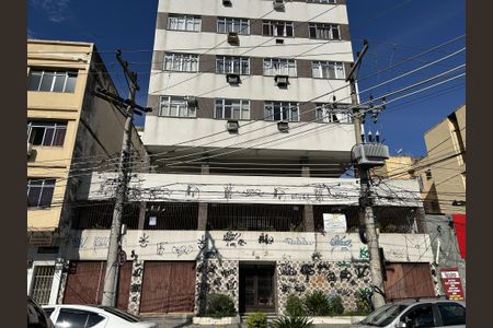 Apartamento para alugar com 55m², 1 quarto e 1 vagaFachada + plaquinha