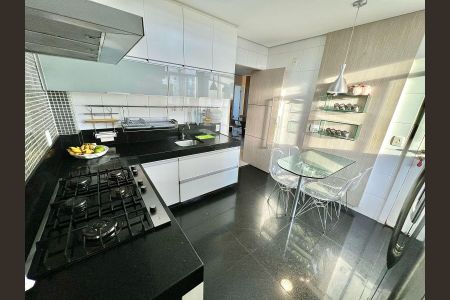 Apartamento à venda com 147m², 4 quartos e 3 vagasCozinha