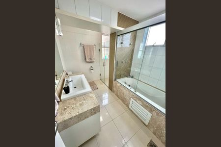 Apartamento à venda com 147m², 4 quartos e 3 vagas Banheiro da Suíte