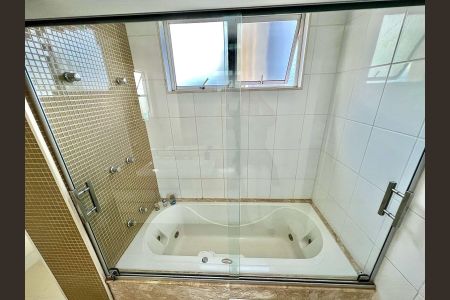 Apartamento à venda com 147m², 4 quartos e 3 vagas Banheiro da Suíte