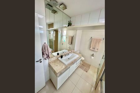 Apartamento à venda com 147m², 4 quartos e 3 vagas Banheiro da Suíte