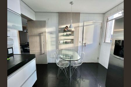 Apartamento à venda com 147m², 4 quartos e 3 vagasCozinha