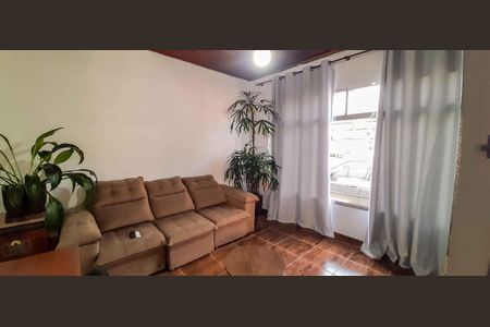 Casa à venda com 120m², 3 quartos e 2 vagas Casa à venda com 120m², 3 quartos e 2 vagasSala