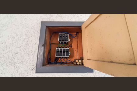 Casa à venda com 120m², 3 quartos e 2 vagas Casa à venda com 120m², 3 quartos e 2 vagasQuadro de Luz