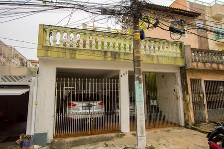 Casa à venda com 180m², 2 quartos e 1 vaga Casa à venda com 180m², 2 quartos e 1 vagaFachada