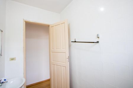 Casa à venda com 180m², 2 quartos e 1 vaga Casa à venda com 180m², 2 quartos e 1 vagaBanheiro social 1