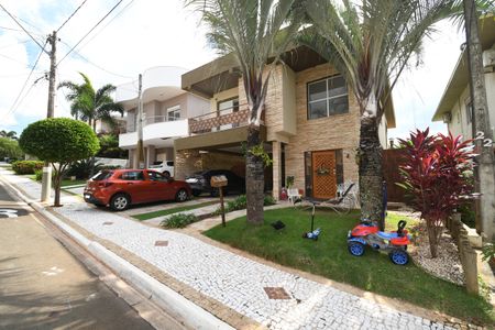 Casa de condomínio para alugar com 320m², 3 quartos e 4 vagasFachada