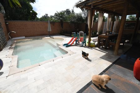 Casa de condomínio para alugar com 320m², 3 quartos e 4 vagasPiscina