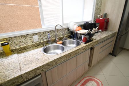 Casa de condomínio para alugar com 320m², 3 quartos e 4 vagasCozinha