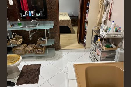 Casa à venda com 350m², 4 quartos e 2 vagasBanheiro