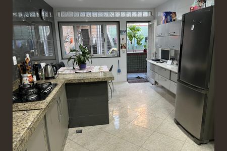 Casa à venda com 350m², 4 quartos e 2 vagasCozinhaCozinha