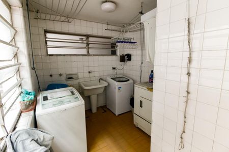 Casa à venda com 800m², 5 quartos e NaN vagas Casa à venda com 800m², 5 quartos e NaN vagasÁrea de Serviço