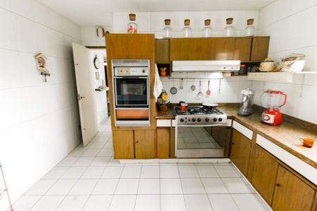 Casa à venda com 800m², 5 quartos e NaN vagas Casa à venda com 800m², 5 quartos e NaN vagasCozinha - Armários