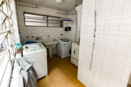 Casa à venda com 800m², 5 quartos e NaN vagas Casa à venda com 800m², 5 quartos e NaN vagasÁrea de Serviço