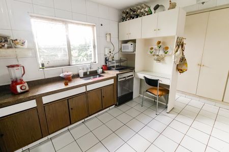 Casa à venda com 800m², 5 quartos e NaN vagas Casa à venda com 800m², 5 quartos e NaN vagasCozinha - Armários