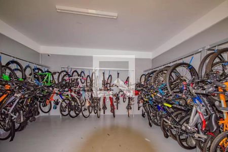Apartamento à venda com 111m², 2 quartos e 3 vagas Apartamento à venda com 111m², 2 quartos e 3 vagasÁrea comum - Bicicletário