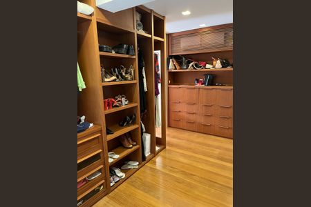 Apartamento à venda com 175m², 3 quartos e 2 vagas Apartamento à venda com 175m², 3 quartos e 2 vagasCloset do quarto 1