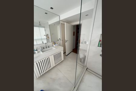 Apartamento à venda com 175m², 3 quartos e 2 vagas Apartamento à venda com 175m², 3 quartos e 2 vagasBanheiro