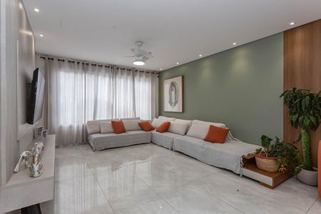 Casa à venda com 200m², 3 quartos e 2 vagasSala/Cozinha