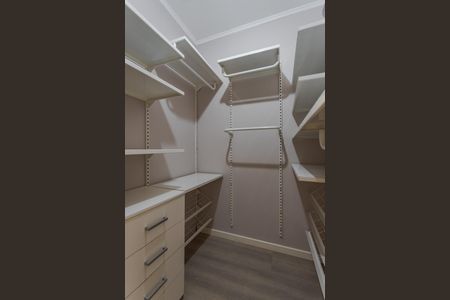 Apartamento à venda com 63m², 2 quartos e 2 vagas Apartamento à venda com 63m², 2 quartos e 2 vagasCloset da suíte