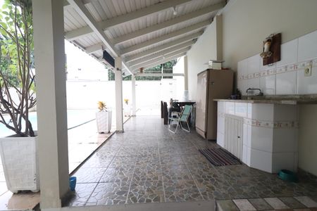 Casa à venda com 221m², 3 quartos e 4 vagasÁrea comum