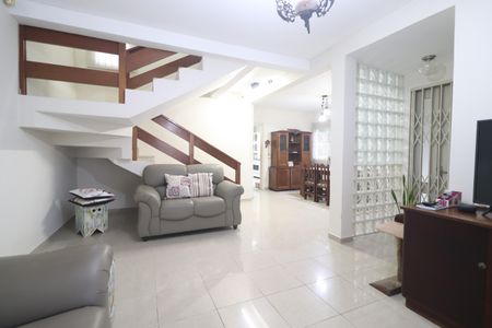 Casa à venda com 221m², 3 quartos e 4 vagasSala