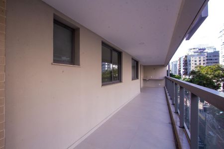Apartamento à venda com 144m², 4 quartos e 2 vagas Apartamento à venda com 144m², 4 quartos e 2 vagasVaranda da Sala