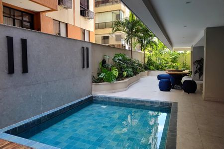 Apartamento à venda com 144m², 4 quartos e 2 vagas Apartamento à venda com 144m², 4 quartos e 2 vagasÁrea comum - Piscina