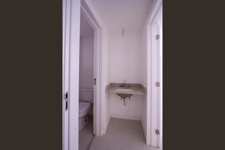 Apartamento à venda com 144m², 4 quartos e 2 vagas Apartamento à venda com 144m², 4 quartos e 2 vagasBanheiro das Suítes 1