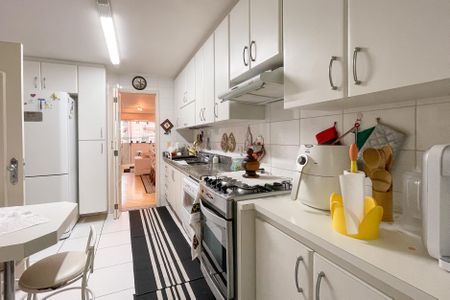 Apartamento à venda com 124m², 4 quartos e 2 vagas Apartamento à venda com 124m², 4 quartos e 2 vagasCozinha