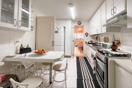 Apartamento à venda com 124m², 4 quartos e 2 vagas Apartamento à venda com 124m², 4 quartos e 2 vagasCozinha