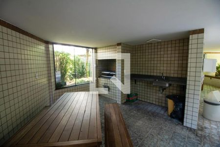 Apartamento à venda com 148m², 4 quartos e 4 vagas Apartamento à venda com 148m², 4 quartos e 4 vagasÁrea comum - Churrasqueira