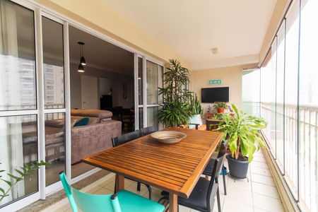 Apartamento para alugar com 122m², 3 quartos e 2 vagas Apartamento para alugar com 122m², 3 quartos e 2 vagasVaranda