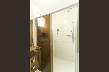 Apartamento para alugar com 122m², 3 quartos e 2 vagas Apartamento para alugar com 122m², 3 quartos e 2 vagasBanheiro da Suíte 1