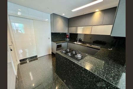 Apartamento à venda com 170m², 4 quartos e 3 vagas Apartamento à venda com 170m², 4 quartos e 3 vagasCozinha