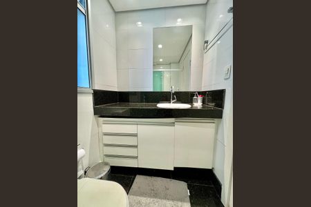 Apartamento à venda com 170m², 4 quartos e 3 vagas Apartamento à venda com 170m², 4 quartos e 3 vagasBanheiro social