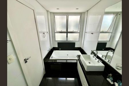 Apartamento à venda com 170m², 4 quartos e 3 vagas Apartamento à venda com 170m², 4 quartos e 3 vagasQuarto 4 - Suíte