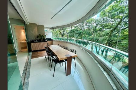 Apartamento à venda com 170m², 4 quartos e 3 vagas Apartamento à venda com 170m², 4 quartos e 3 vagasVaranda gourmet